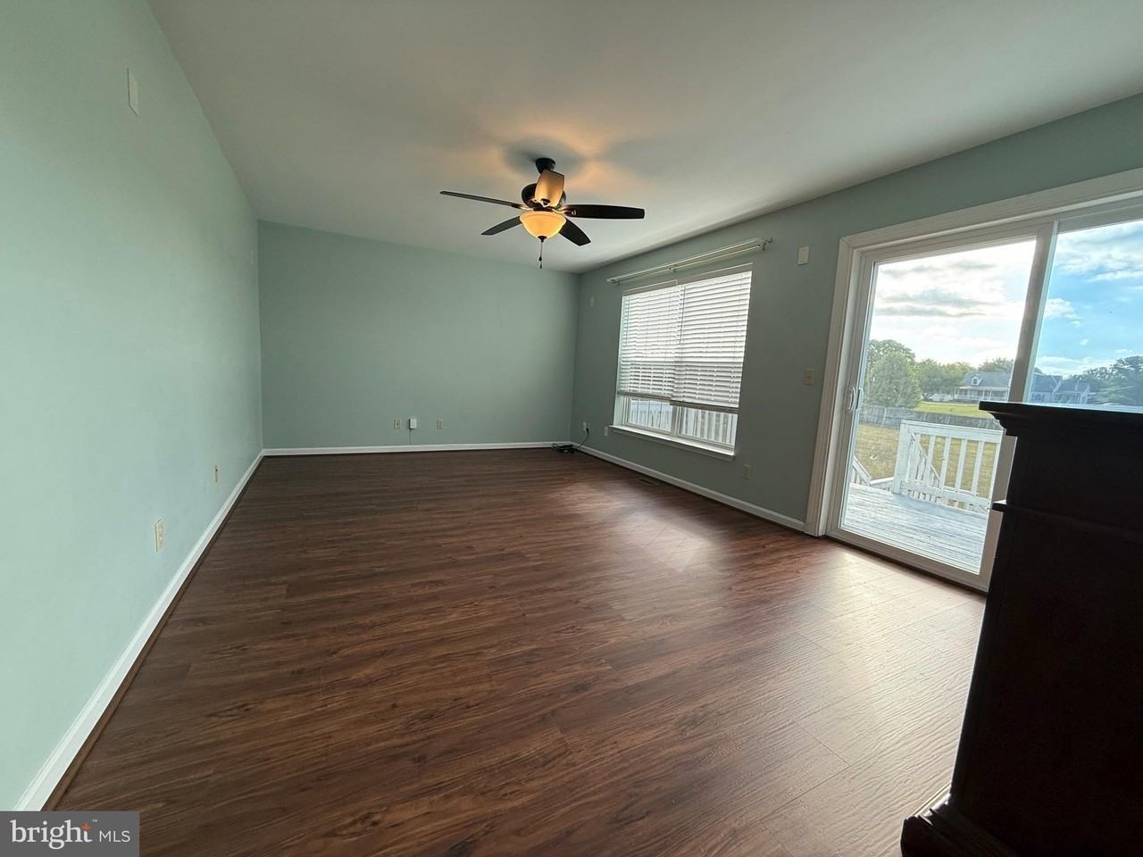 21707 Harrison St - Photo 7 of 35