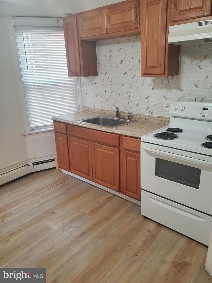 489 W Hanover St - Photo 2 of 3