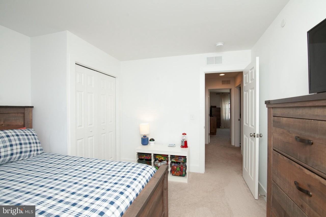 313 Estate Dr - Photo 5 of 34