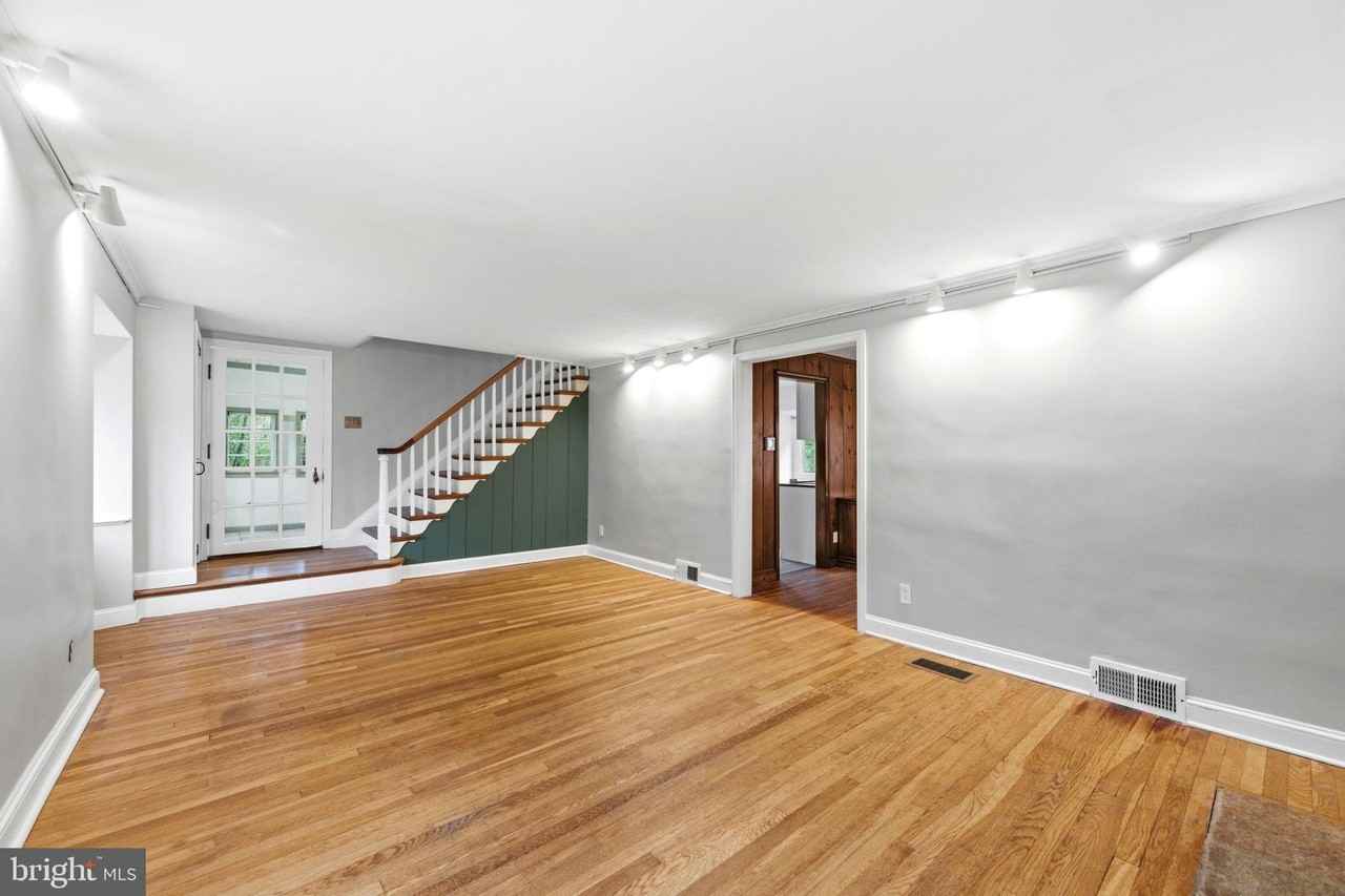 4240 Fairview Ave - Photo 7 of 21