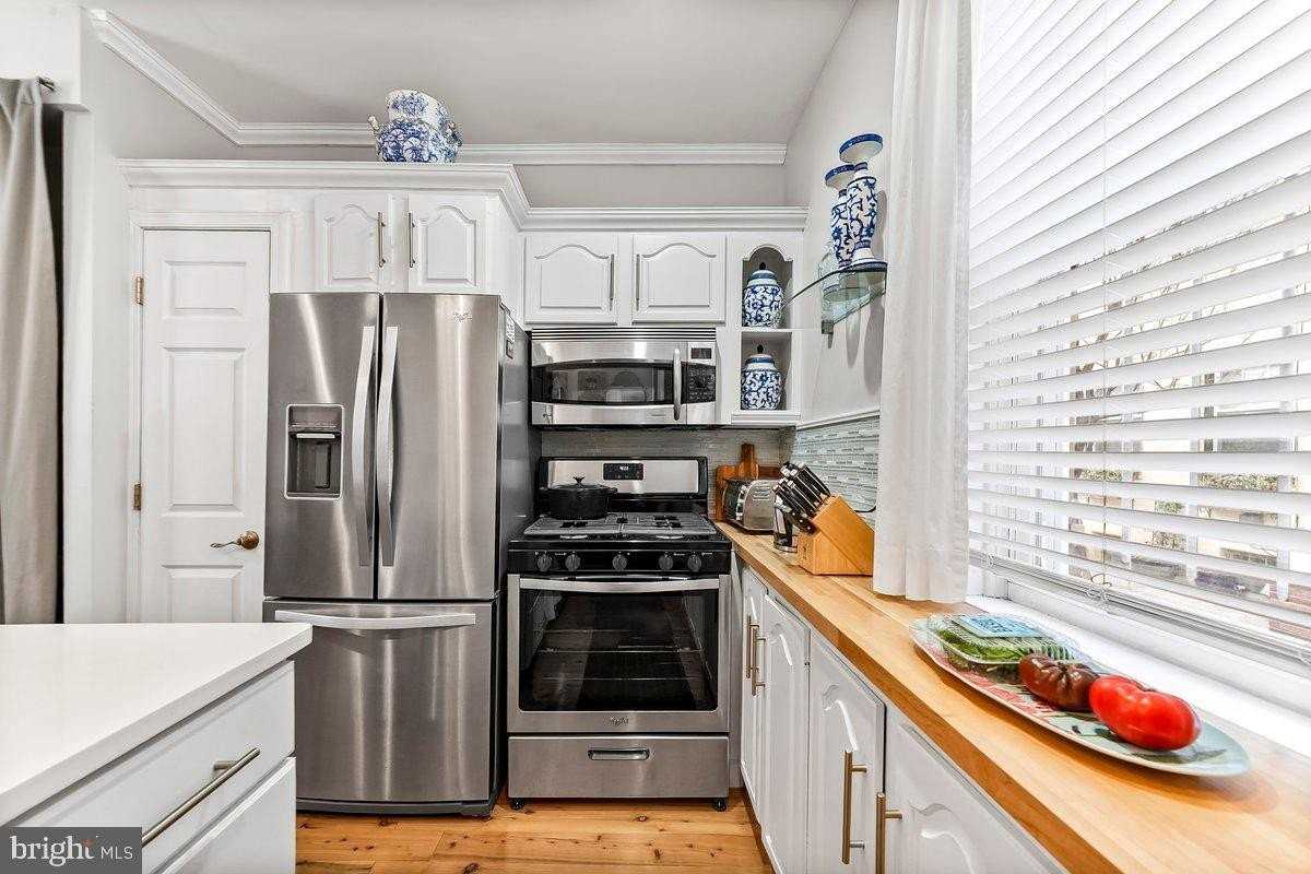 1718 Rodman St - Photo 3 of 29