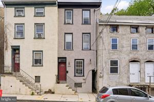 featured image of 4441 Silverwood St