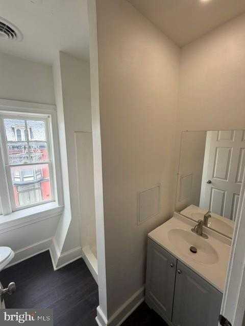 200-202 S DUKE Street #5 - Photo 5 of 6