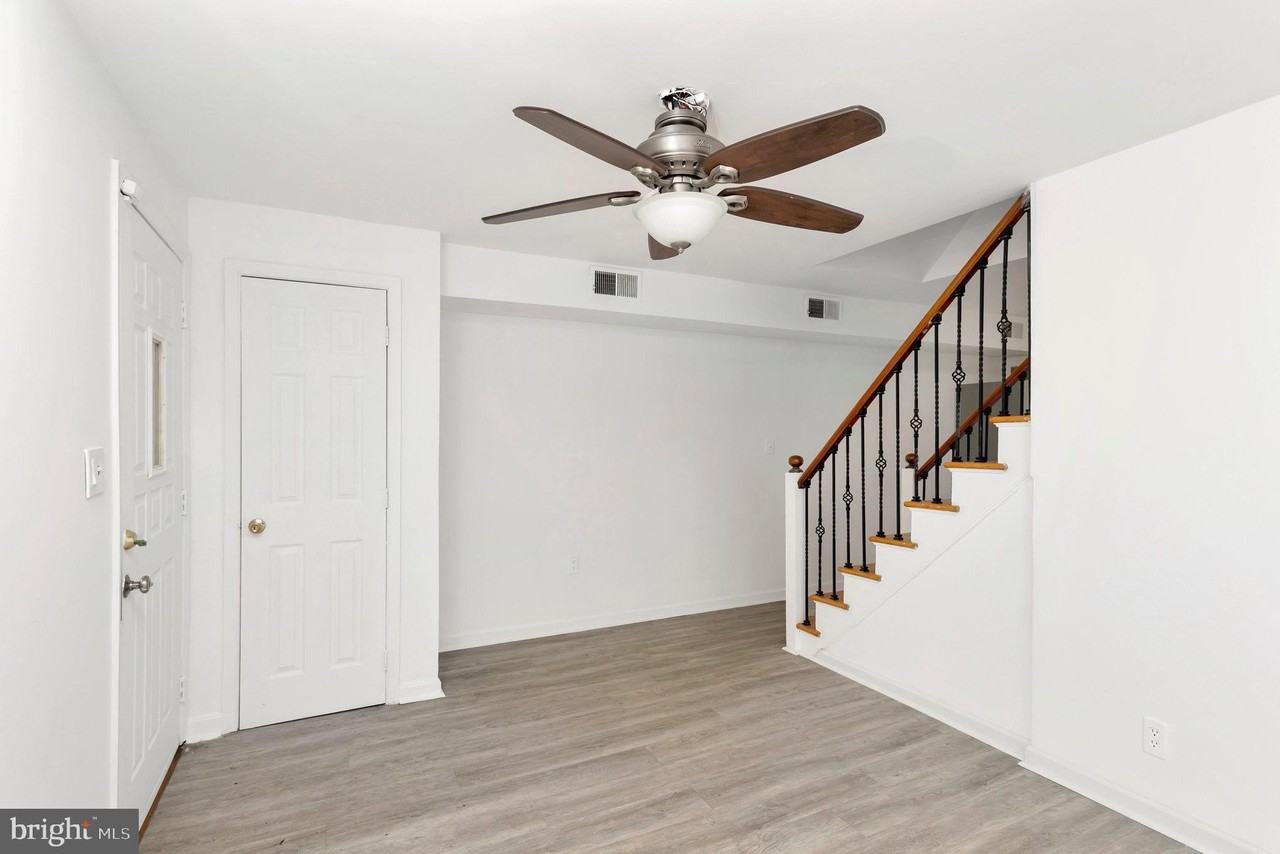 2446 S Nelson St - Photo 3 of 30