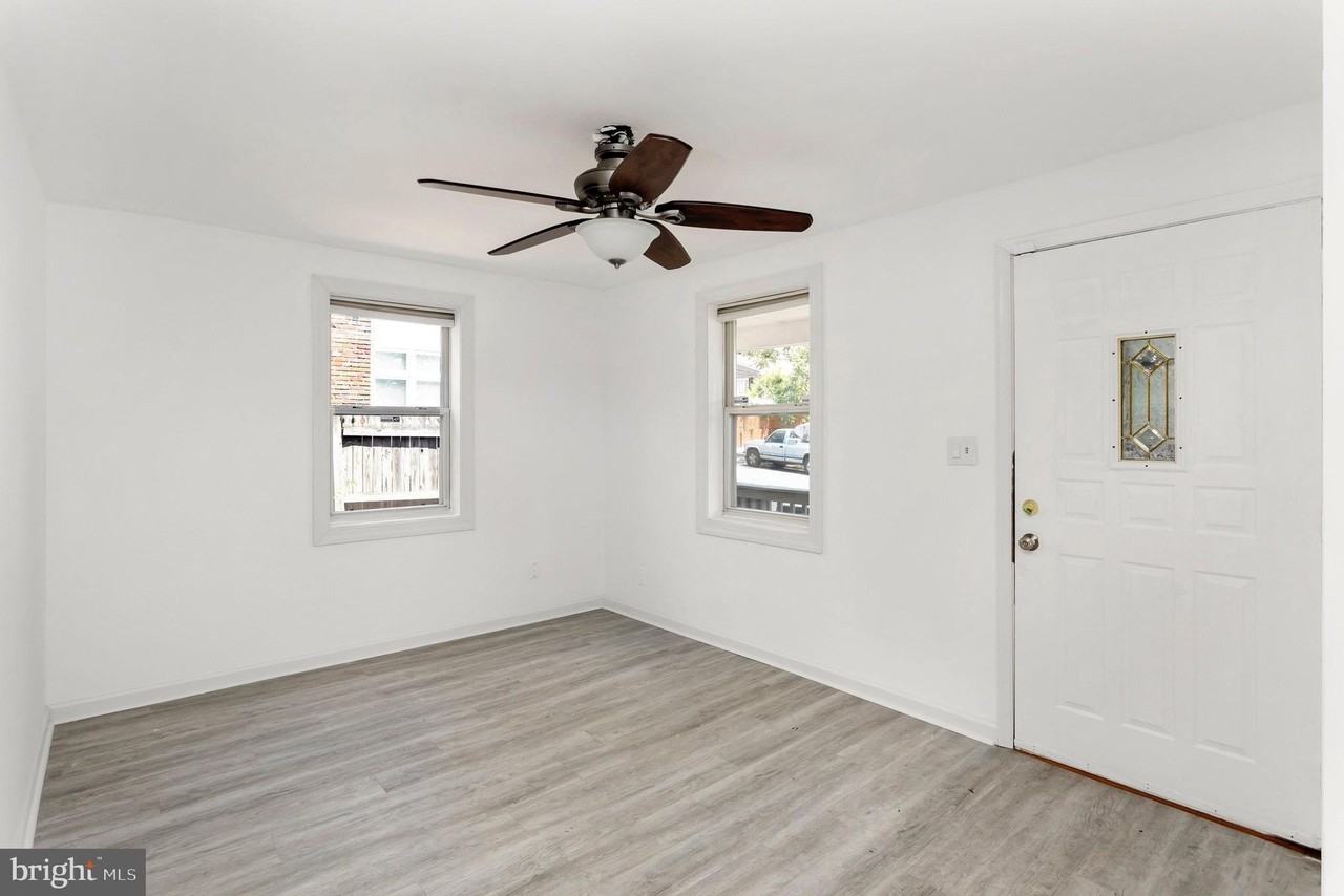 2446 S Nelson St - Photo 5 of 30
