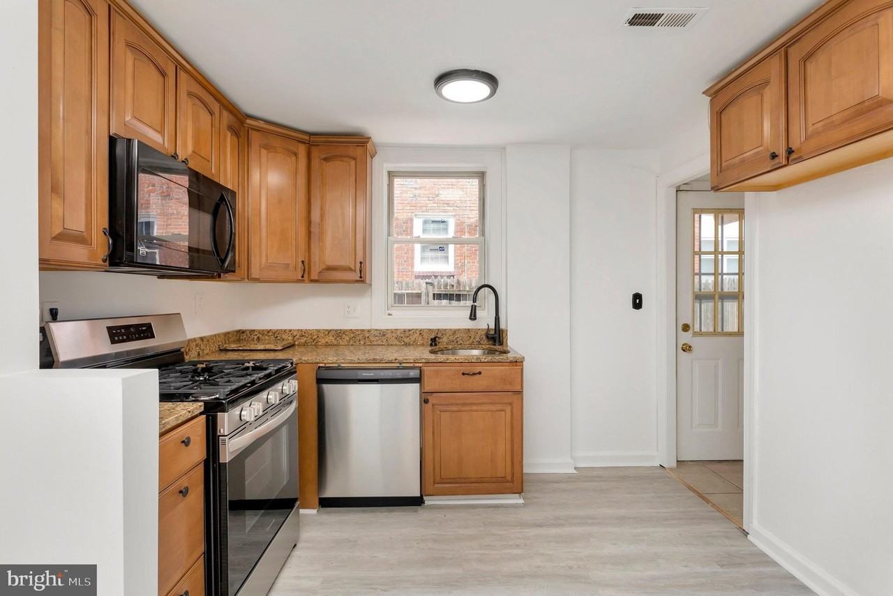 2446 S Nelson St - Photo 6 of 30
