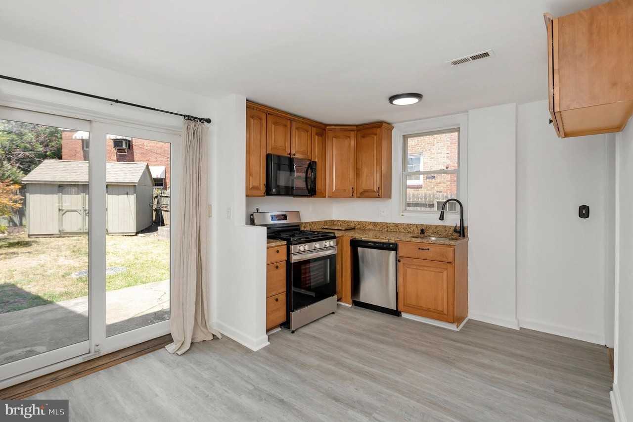 2446 S Nelson St - Photo 7 of 30