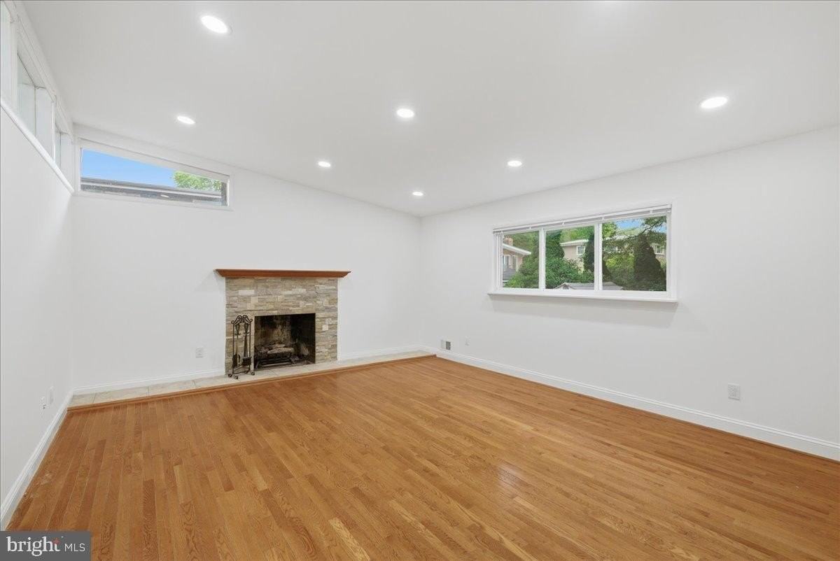 709 N Pryor St - Photo 4 of 34