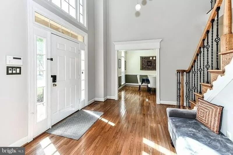 1088 Safa St - Photo 2 of 49