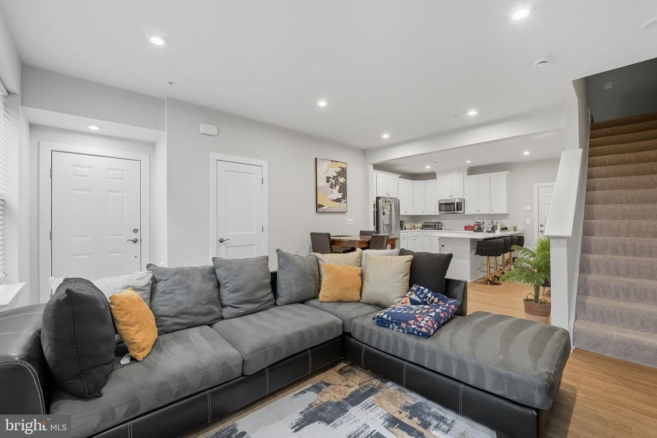 707 Thomas Ln #A - Photo 7 of 27