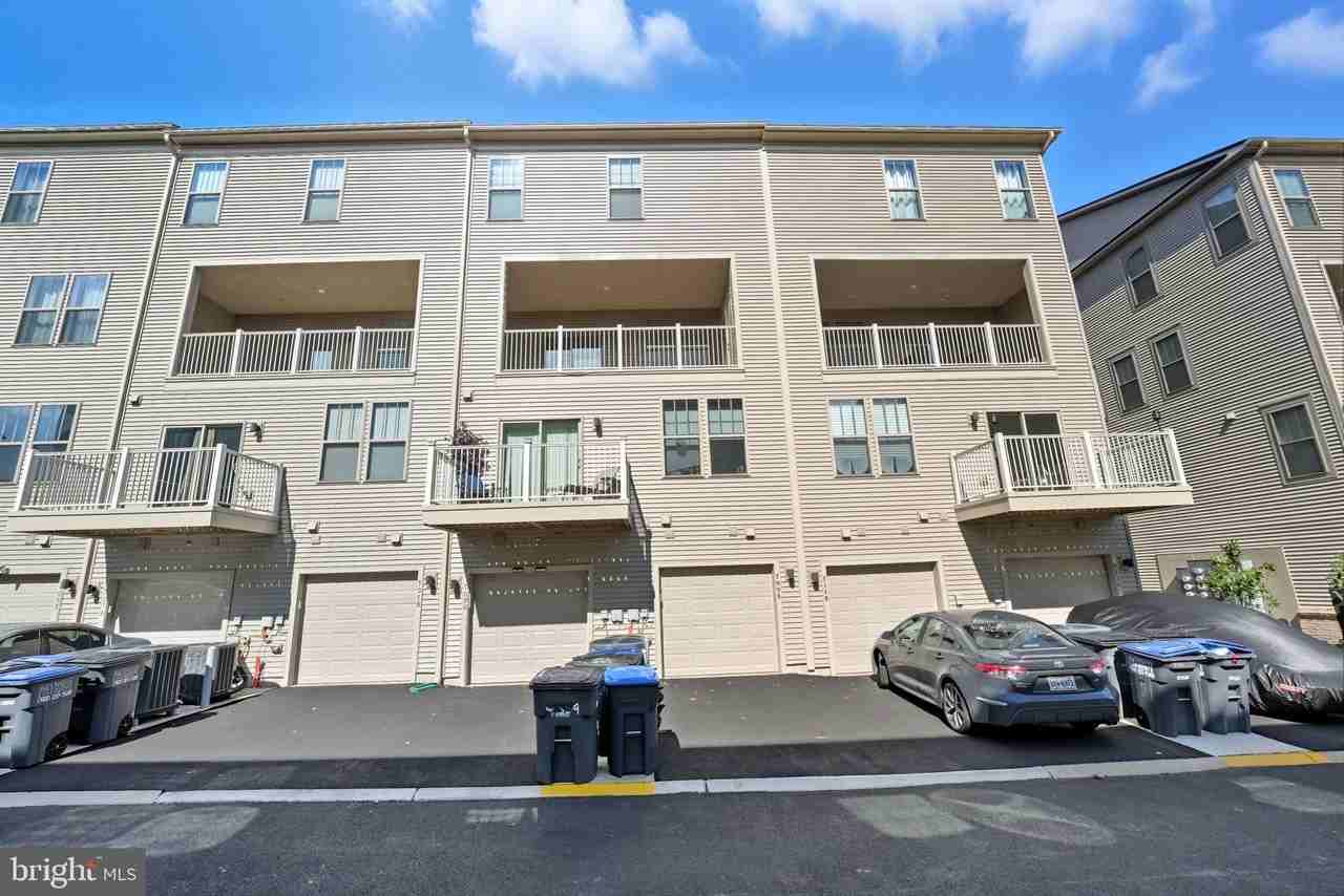709 Thomas Ln #B - Photo 2 of 26
