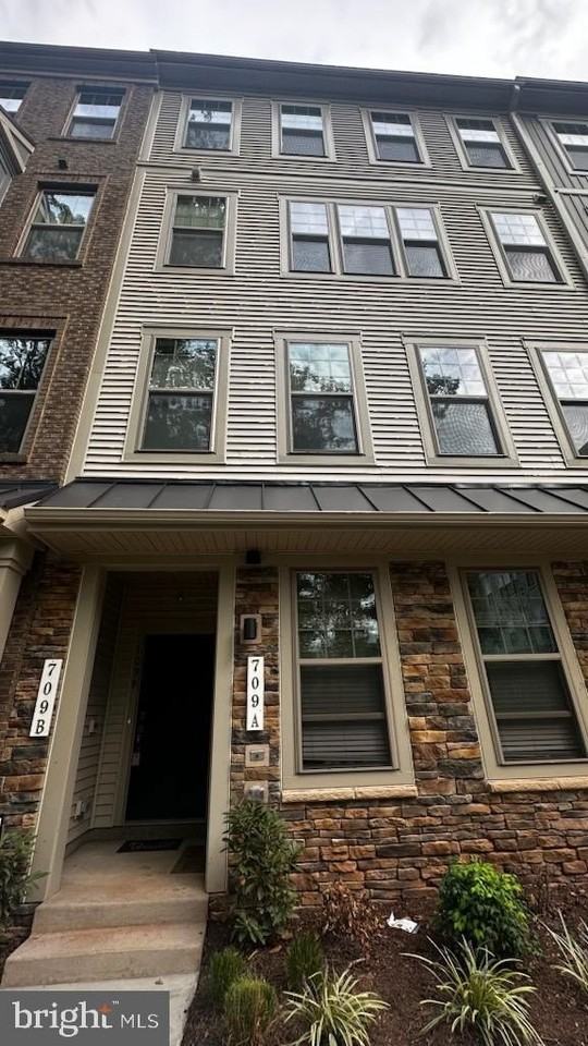 709 Thomas Ln #B - Photo 4 of 26