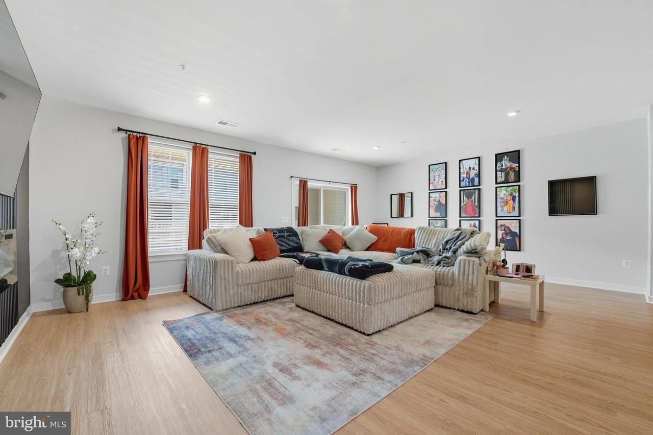 709 Thomas Ln #B - Photo 5 of 26