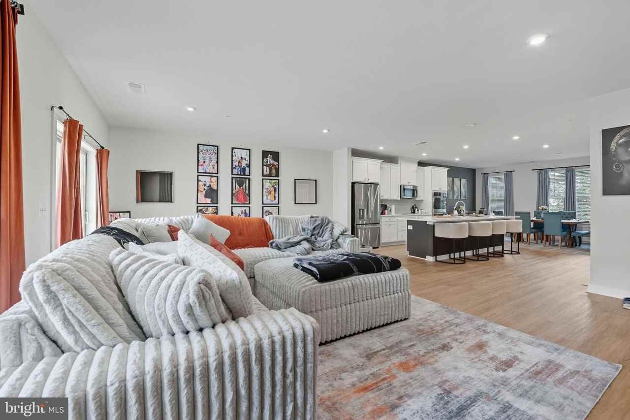 709 Thomas Ln #B - Photo 6 of 26