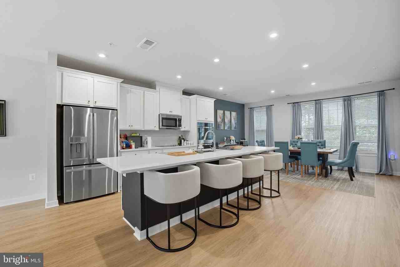 709 Thomas Ln #B - Photo 7 of 26