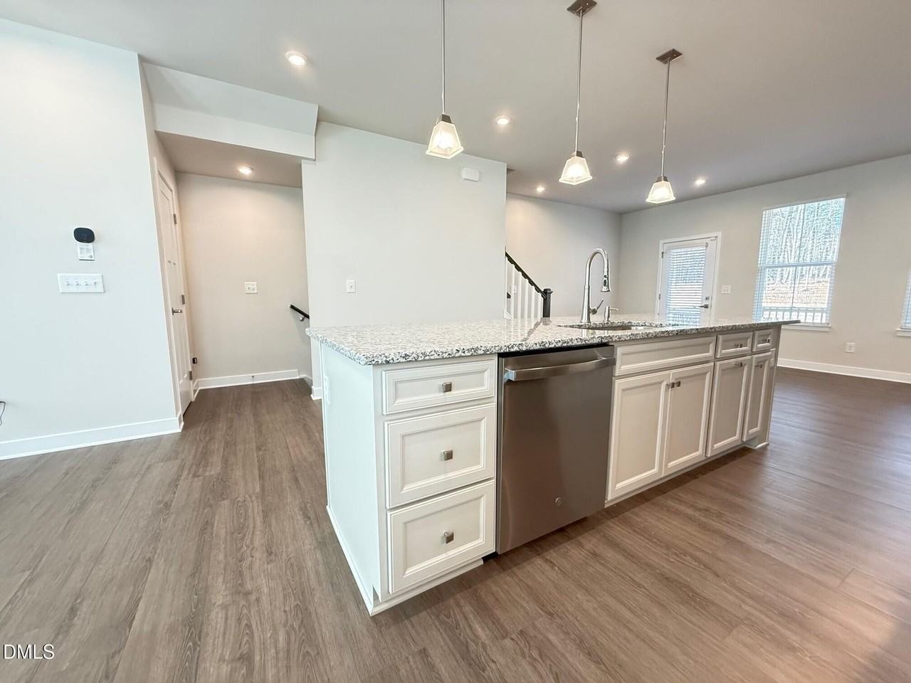 1362 Chowan Ave - Photo 4 of 40
