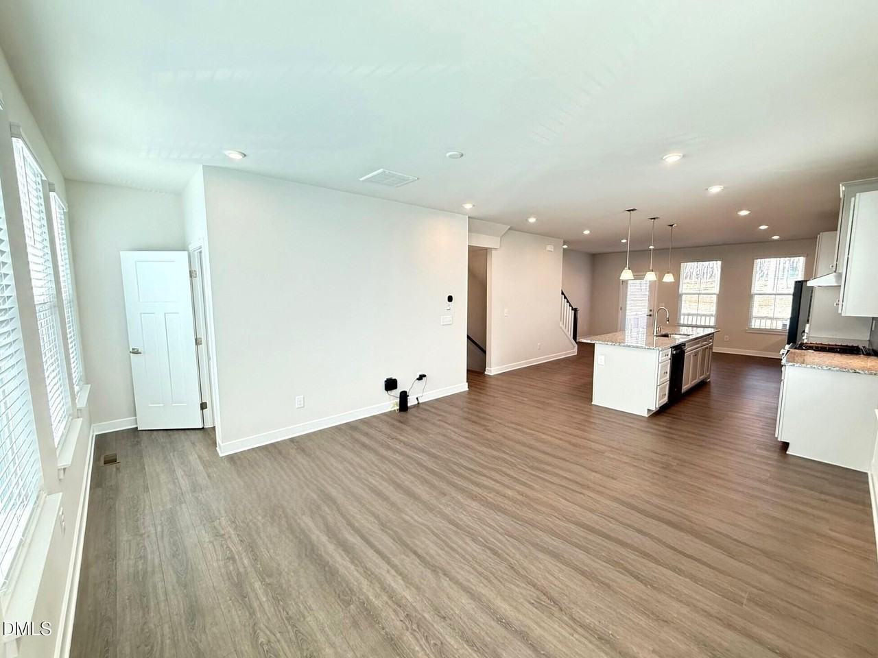 1362 Chowan Ave - Photo 7 of 40