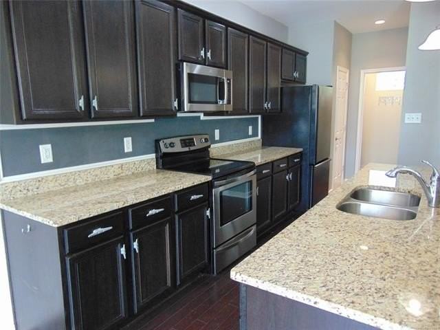 3215 Kenton Ct - Photo 4 of 27