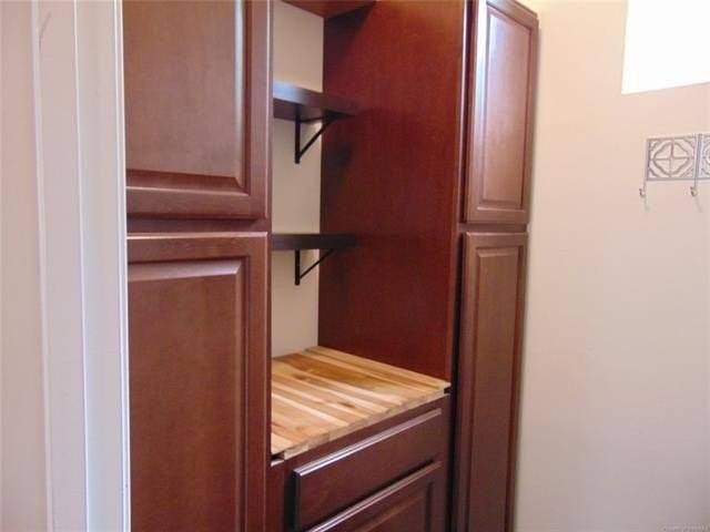 3215 Kenton Ct - Photo 7 of 27