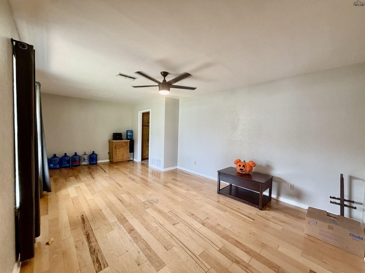 4115 Kingsbury Dr - Photo 3 of 12