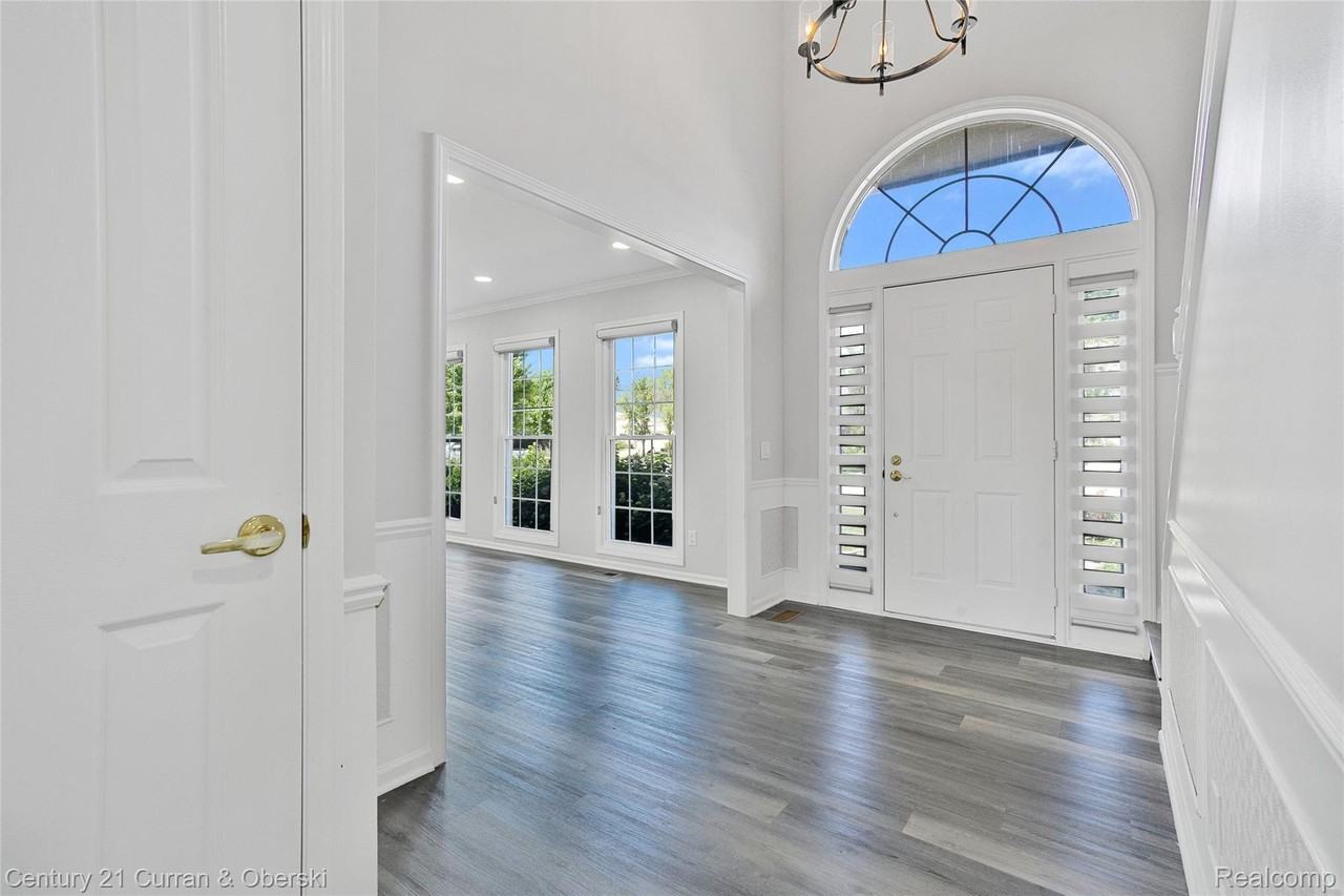 1751 Lanhan Ct - Photo 3 of 41