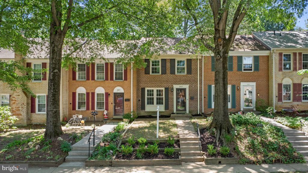 2407 Alsop Ct - Photo 3 of 44