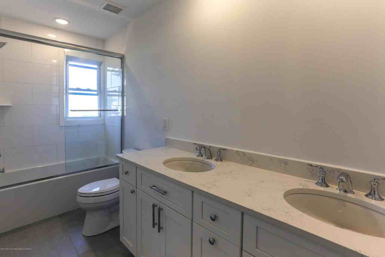 35 Ocean Blvd - Photo 4 of 7