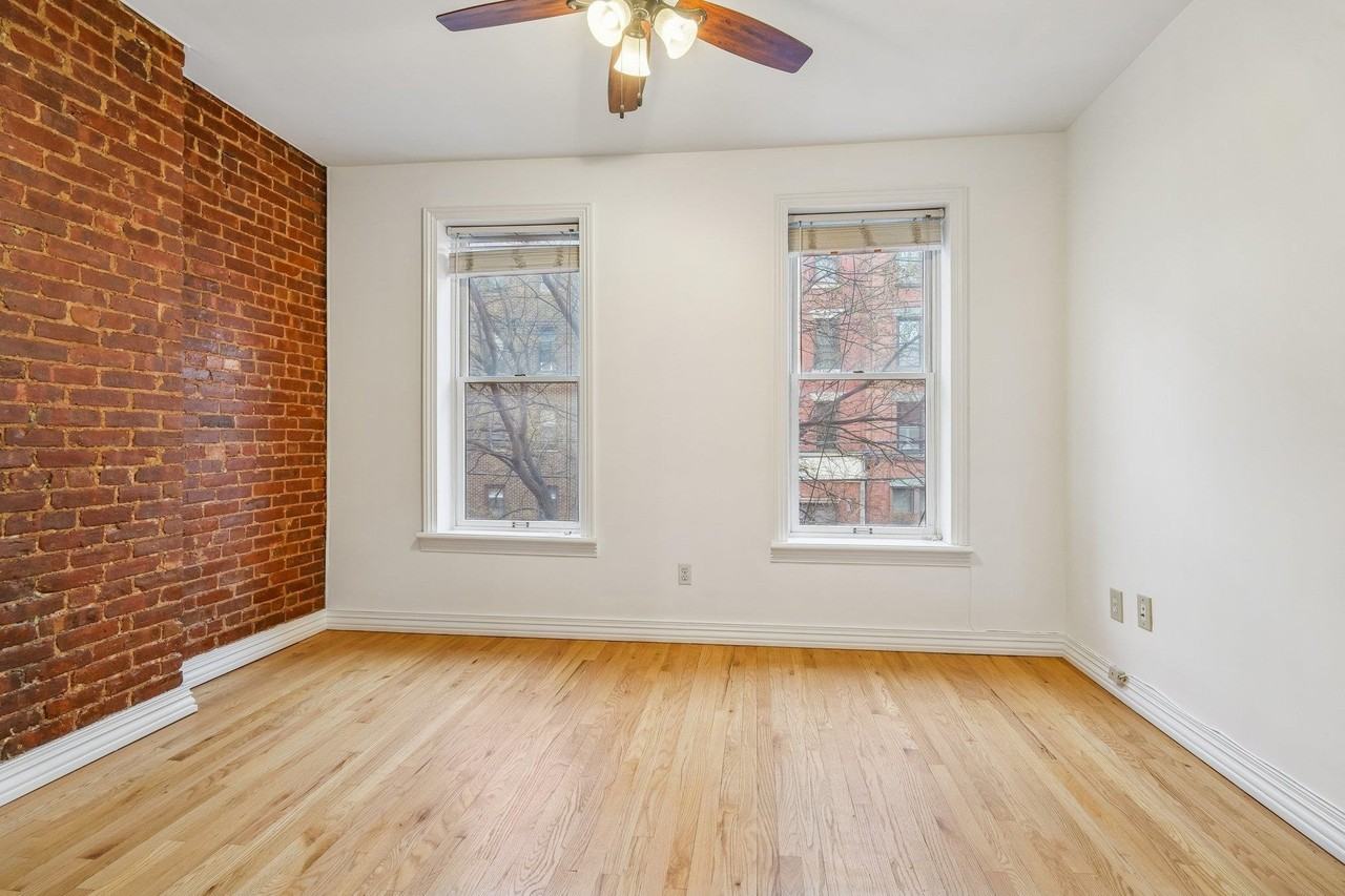 815 Willow Ave ##2r - Photo 3 of 13