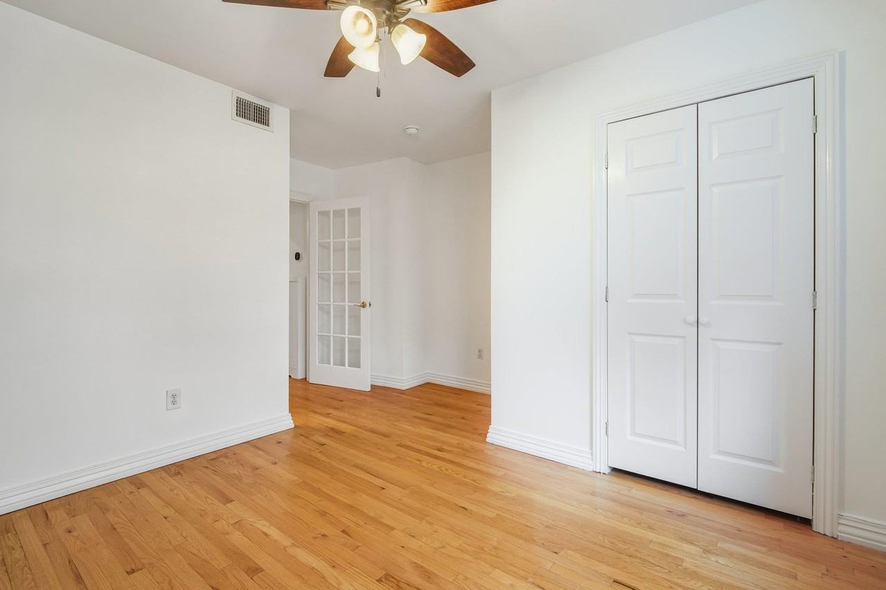 815 Willow Ave ##2r - Photo 4 of 13