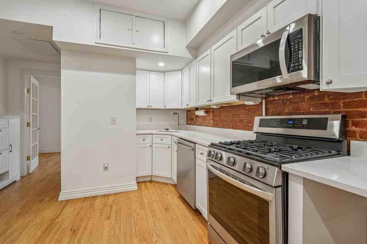 815 Willow Ave ##2r - Photo 5 of 13
