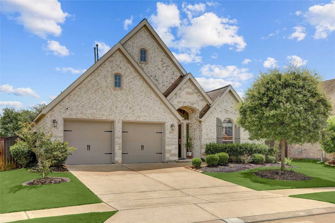 9811 Faulkner Trl - Photo 2 of 39