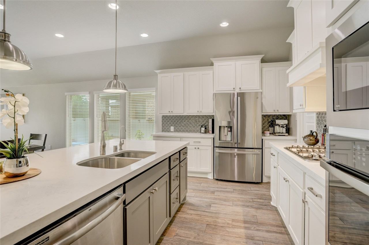 9811 Faulkner Trl - Photo 5 of 39