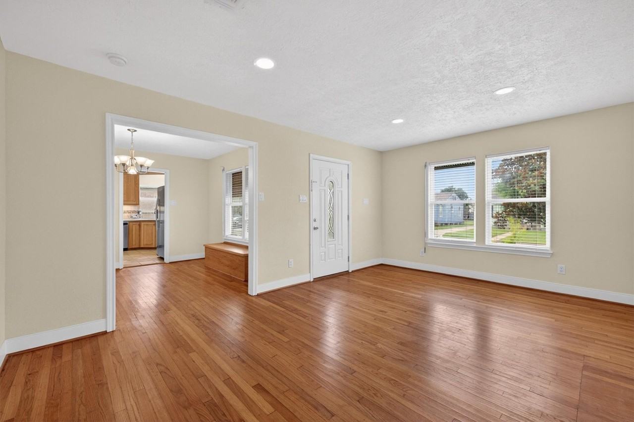 5611 Fraser Ave - Photo 5 of 18