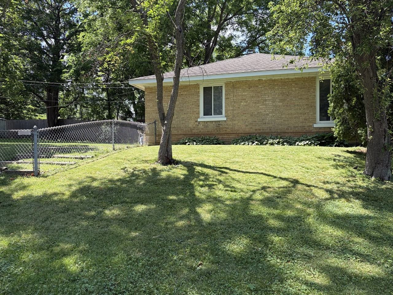 649 E Rockland Rd - Photo 3 of 3