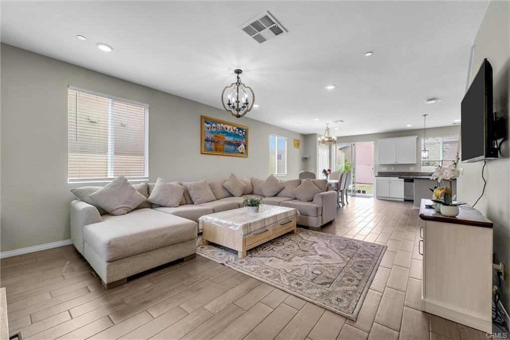 1059 Little Leaf St - Photo 5 of 26
