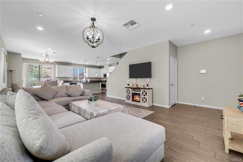 1059 Little Leaf St - Photo 6 of 26