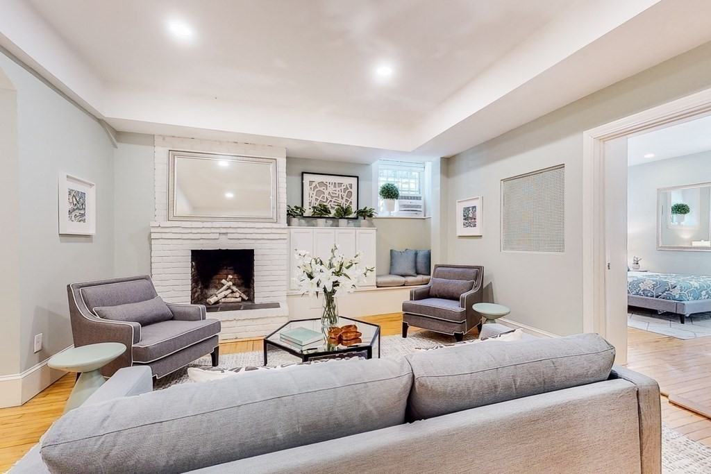 278 Clarendon St - Photo 3 of 13