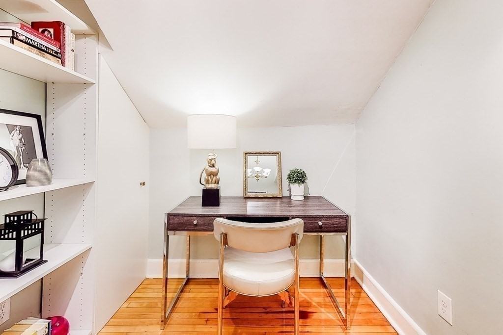 278 Clarendon St - Photo 6 of 13