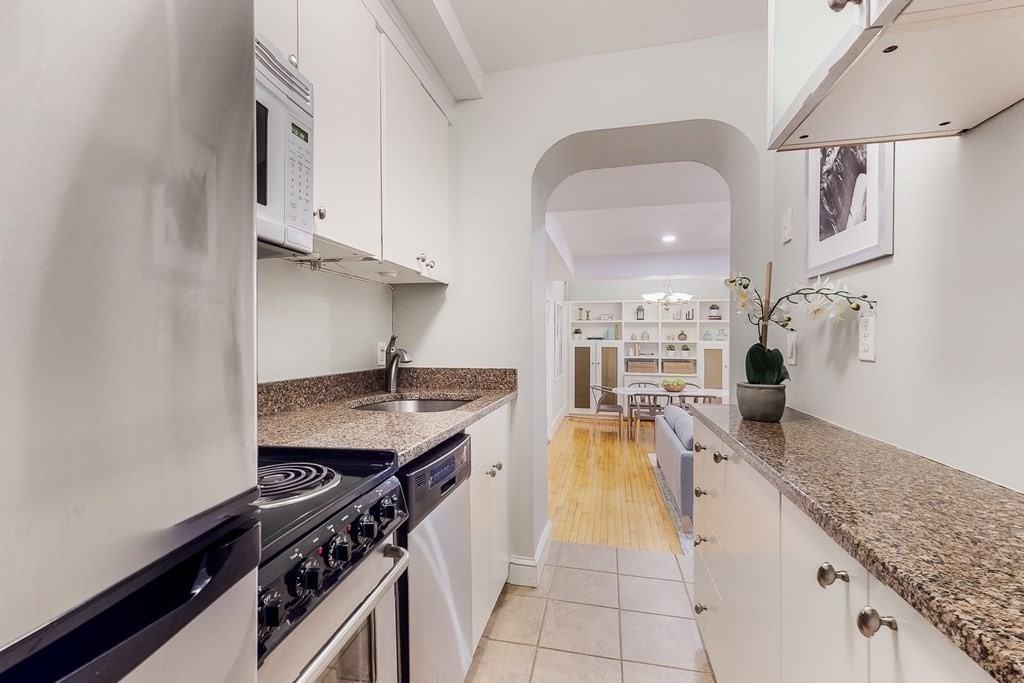 278 Clarendon St - Photo 7 of 13