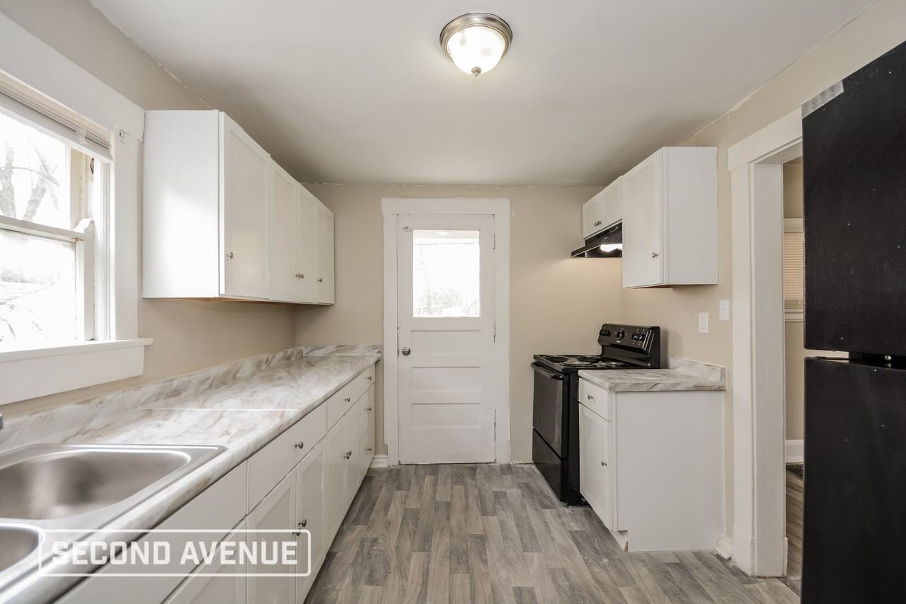 4692 Winton Rd - Photo 4 of 21