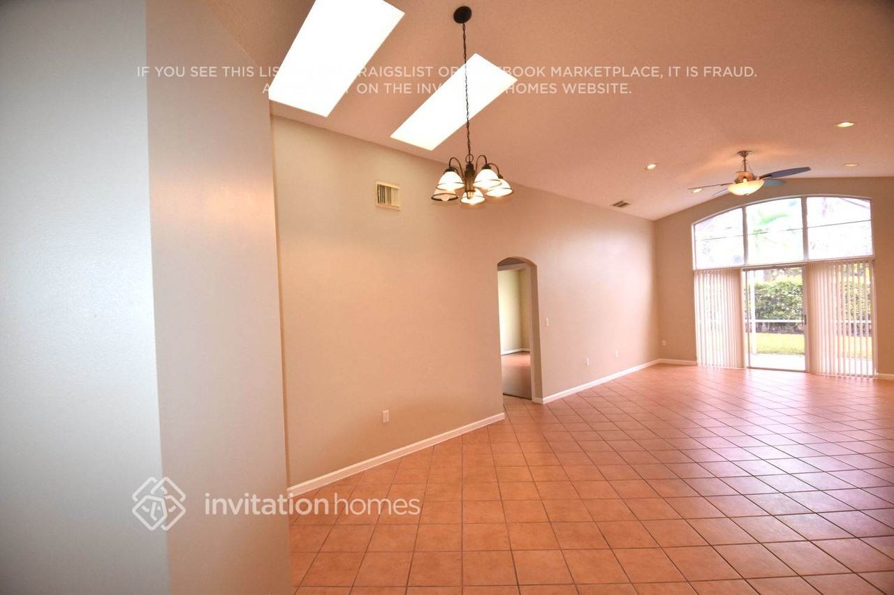 16565 Nw 6th St - Photo 4 of 21