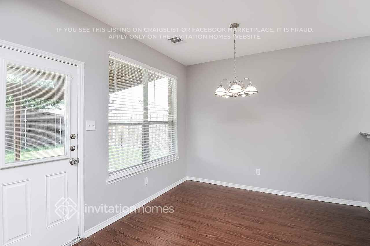 11900 Brown Fox Dr - Photo 3 of 21