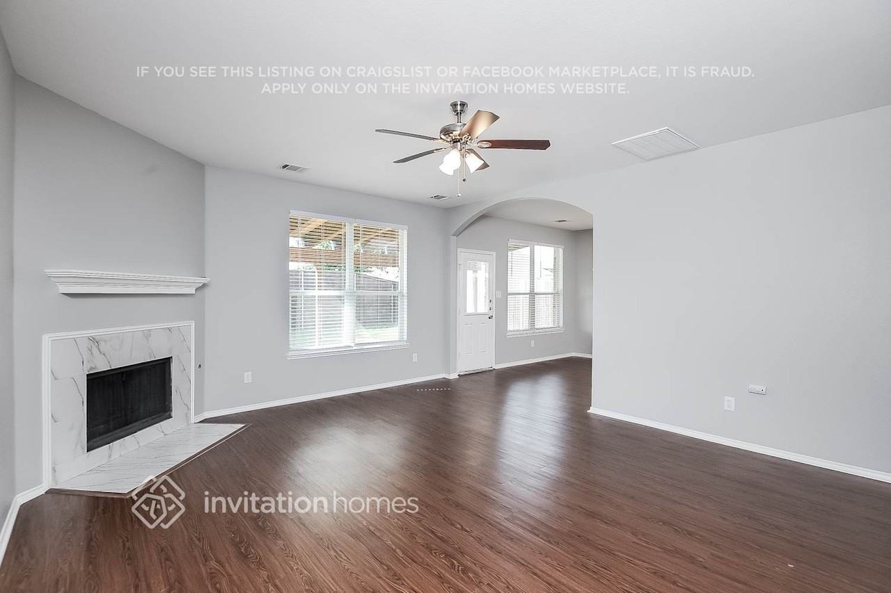 11900 Brown Fox Dr - Photo 4 of 21