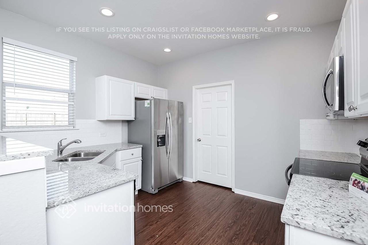 11900 Brown Fox Dr - Photo 7 of 21