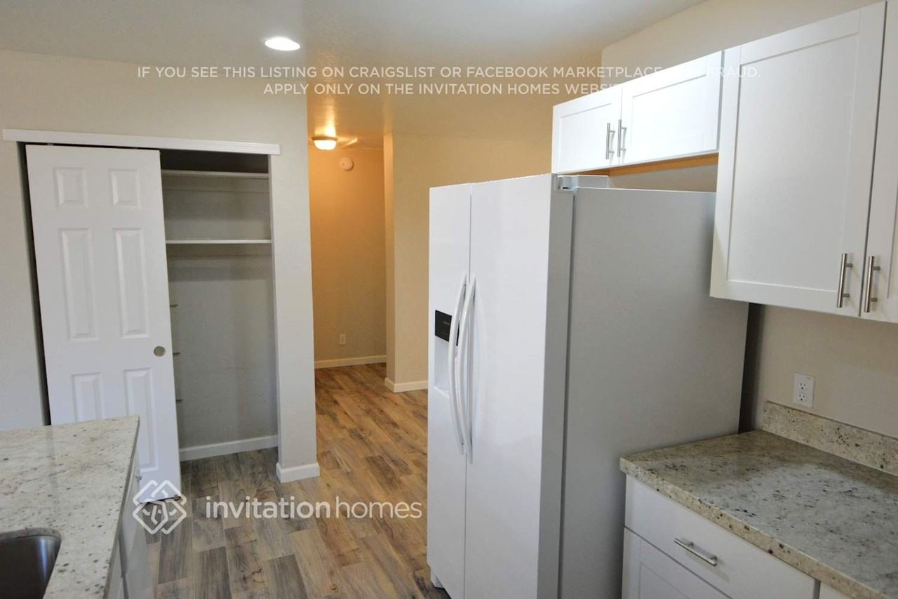 816 E Mountain View Rd - Photo 5 of 15