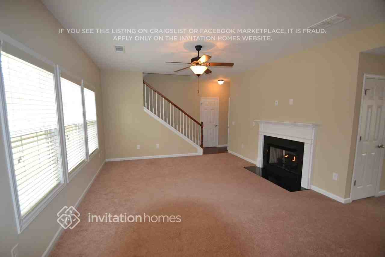 2565 Beal St - Photo 2 of 12