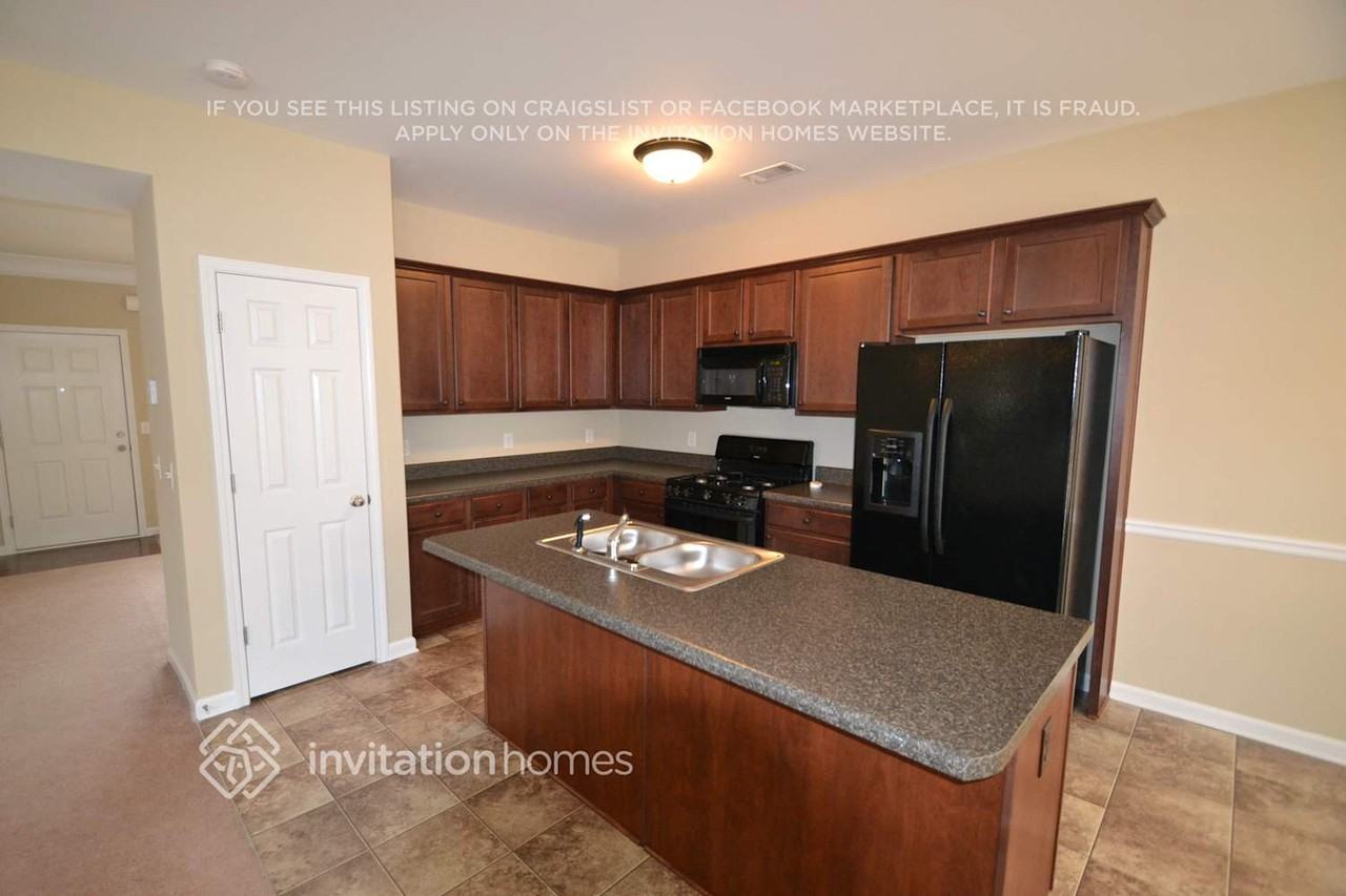 2565 Beal St - Photo 3 of 12