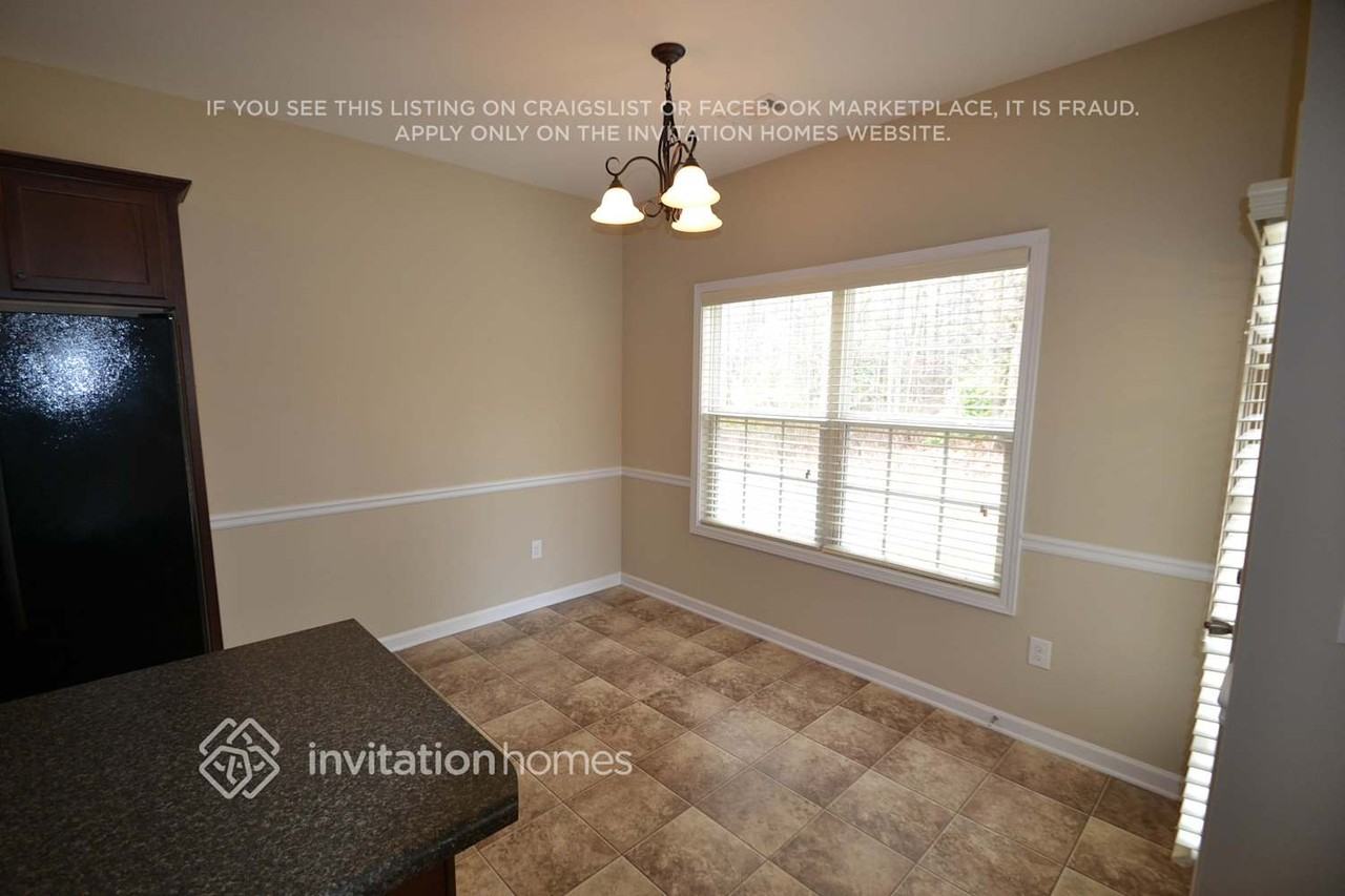 2565 Beal St - Photo 4 of 12