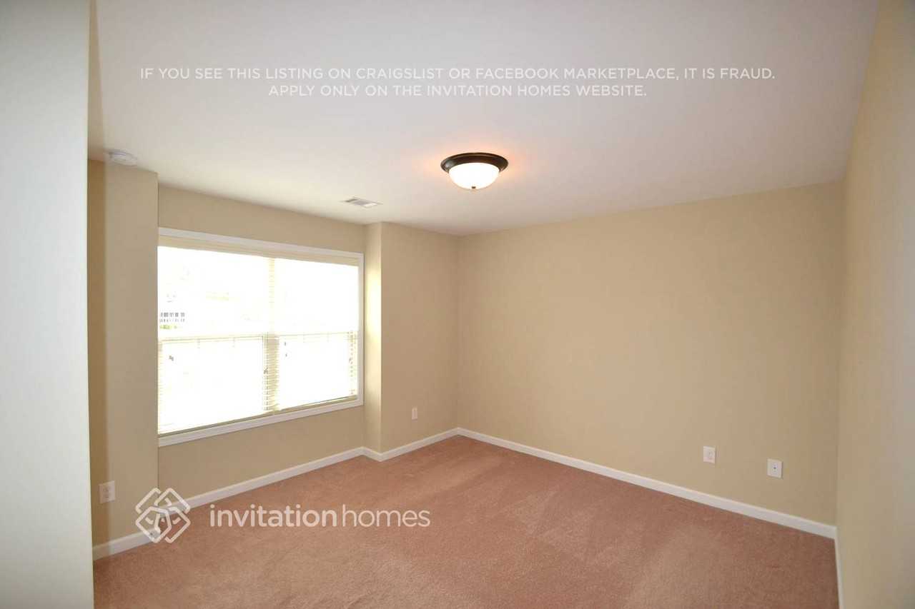 2565 Beal St - Photo 5 of 12