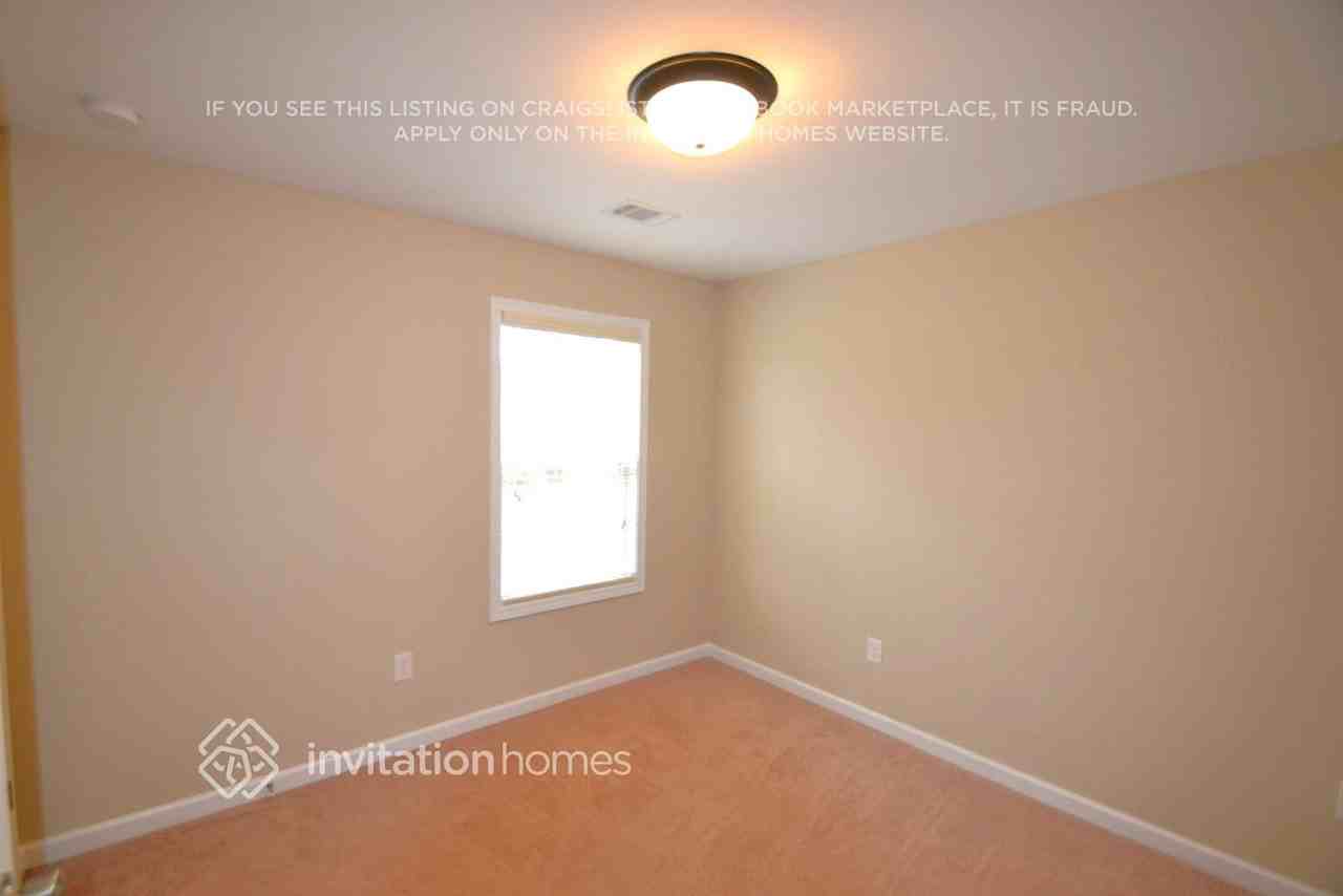 2565 Beal St - Photo 6 of 12